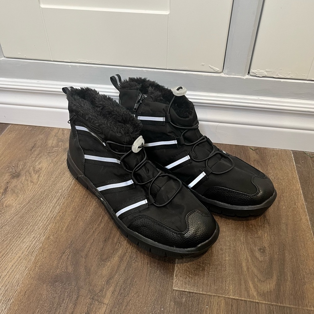 Tony Little size 10. Cheeks Fit Body sneakers. Women Reflective striped. Zip